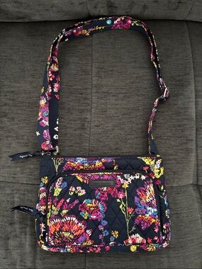 Vera Bradley Navy Floral Quilted Crossbody with Multicolor Blooms with zip ID